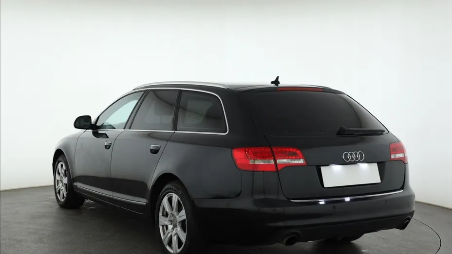 Audi A6 -