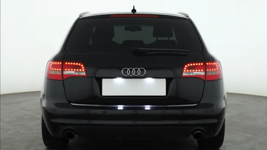 Audi A6 -