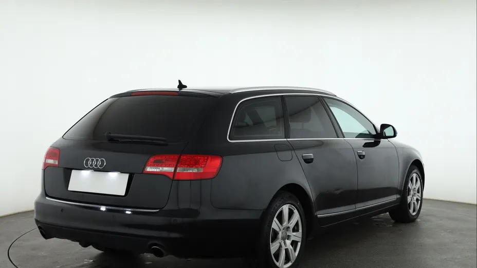 Audi A6 -