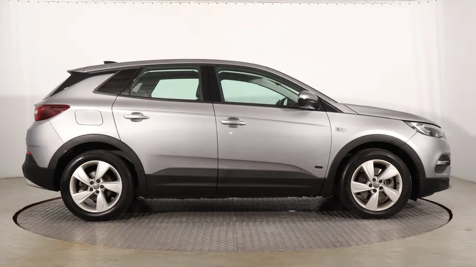 Opel Grandland -