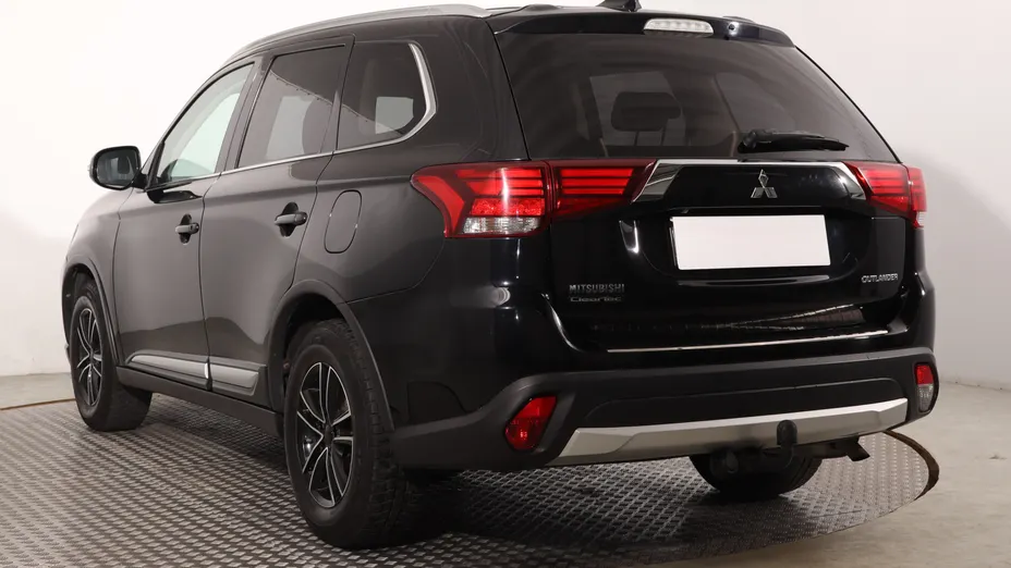 Mitsubishi Outlander -