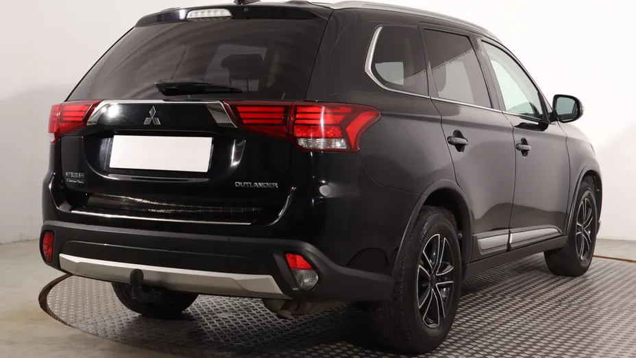 Mitsubishi Outlander -