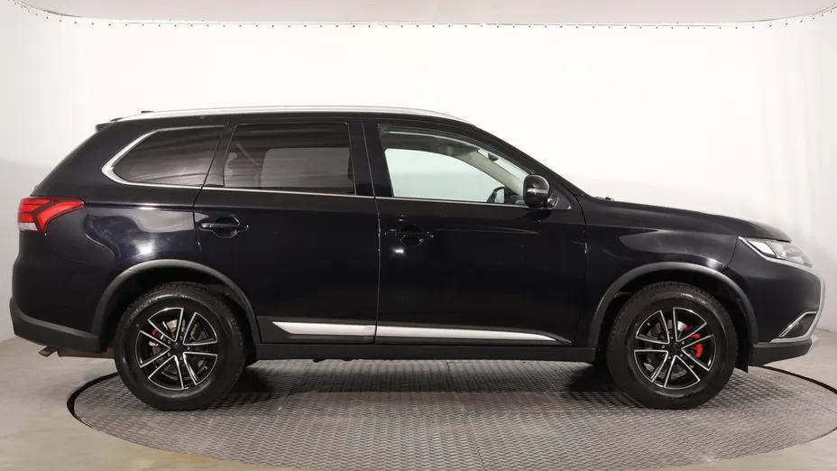 Mitsubishi Outlander -
