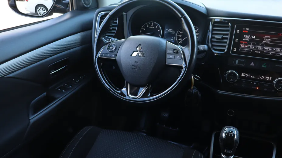 Mitsubishi Outlander -