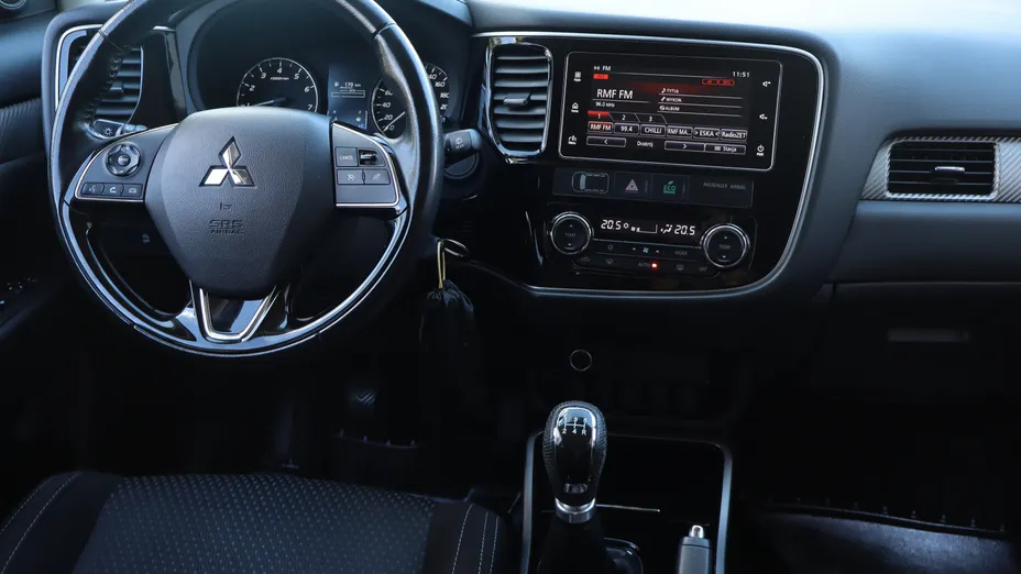 Mitsubishi Outlander -