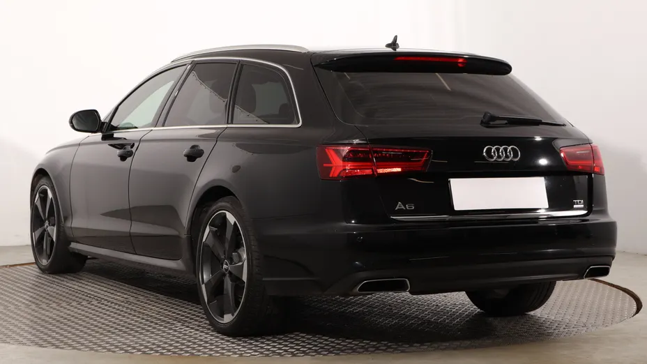 Audi A6 -