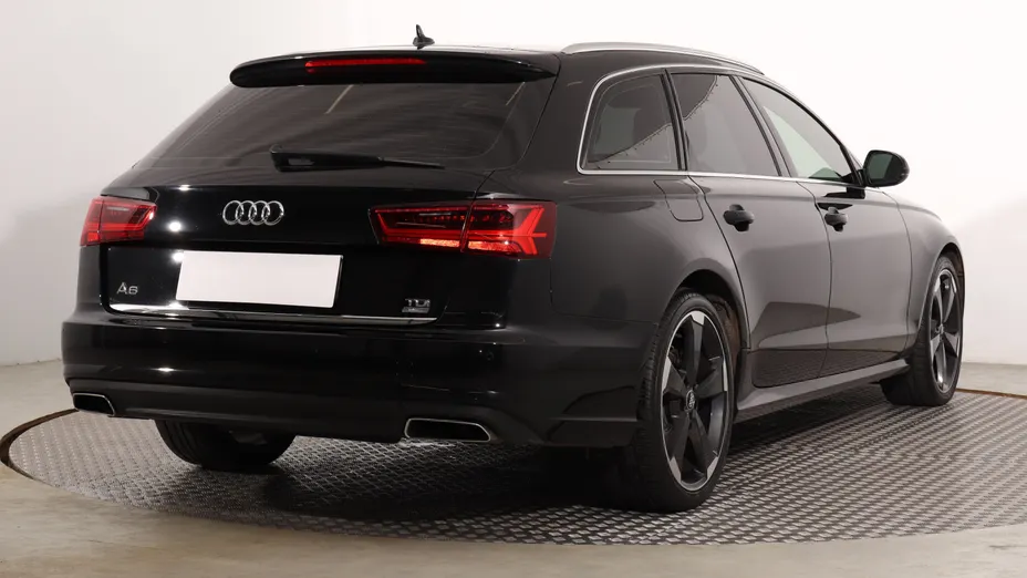 Audi A6 -