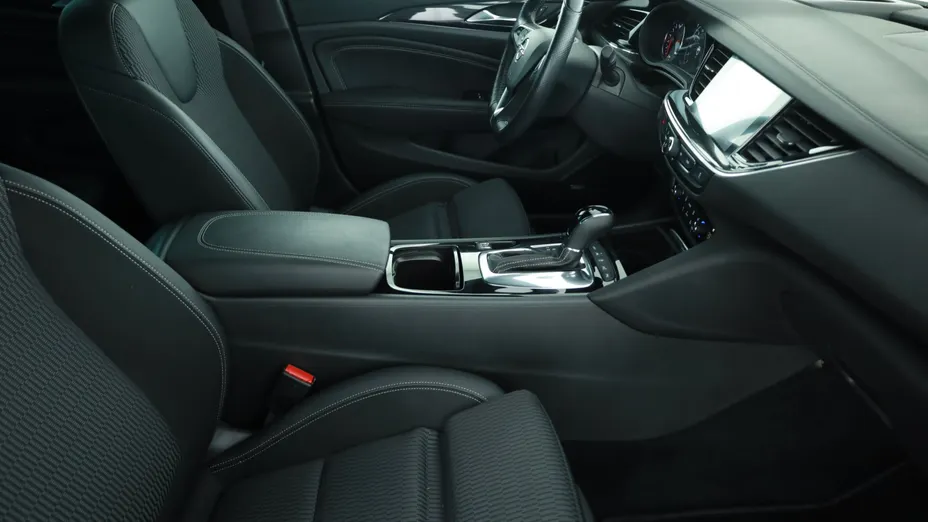 Opel Insignia -