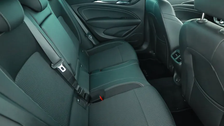 Opel Insignia -