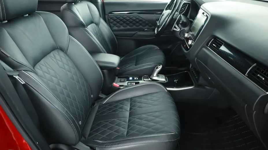 Mitsubishi Outlander -