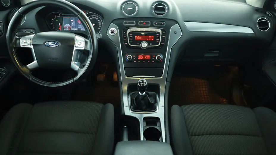 Ford Mondeo -