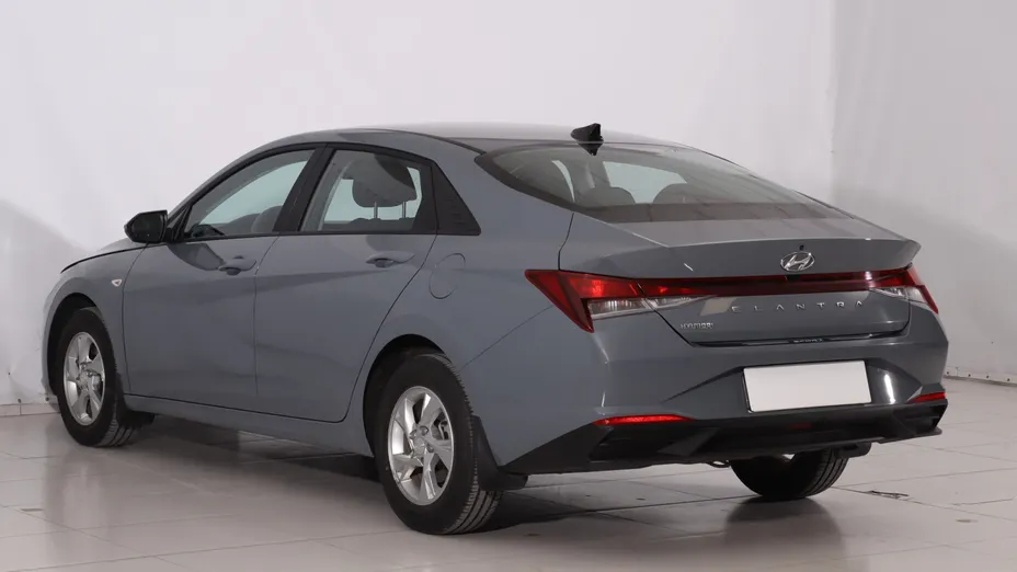 Hyundai Elantra -