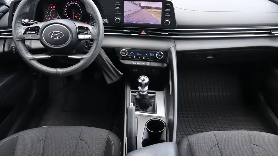 Hyundai Elantra -