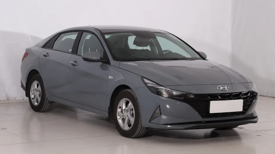 Hyundai Elantra -