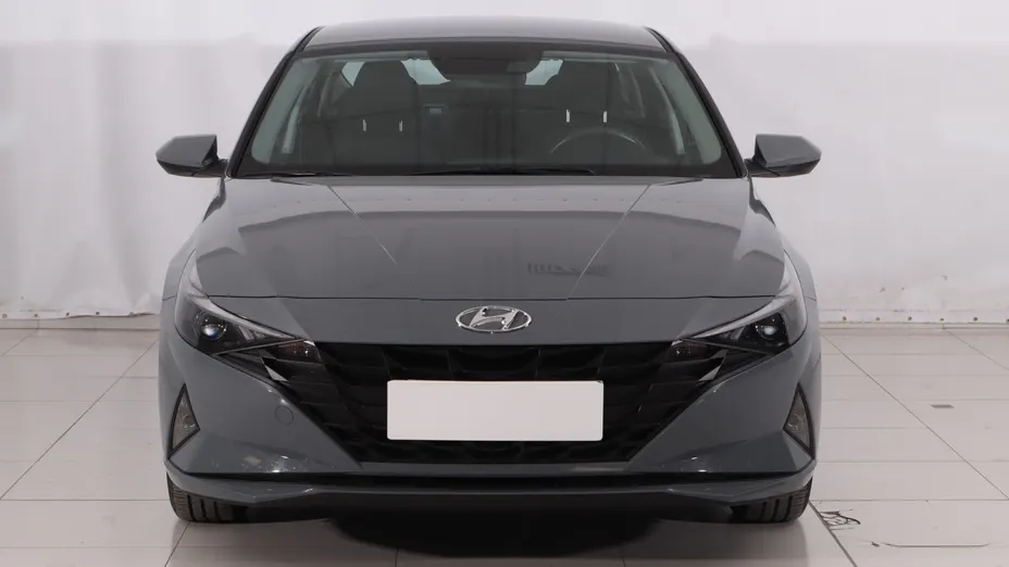 Hyundai Elantra -