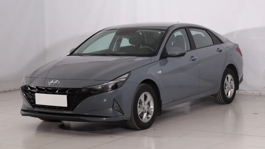 Hyundai Elantra -