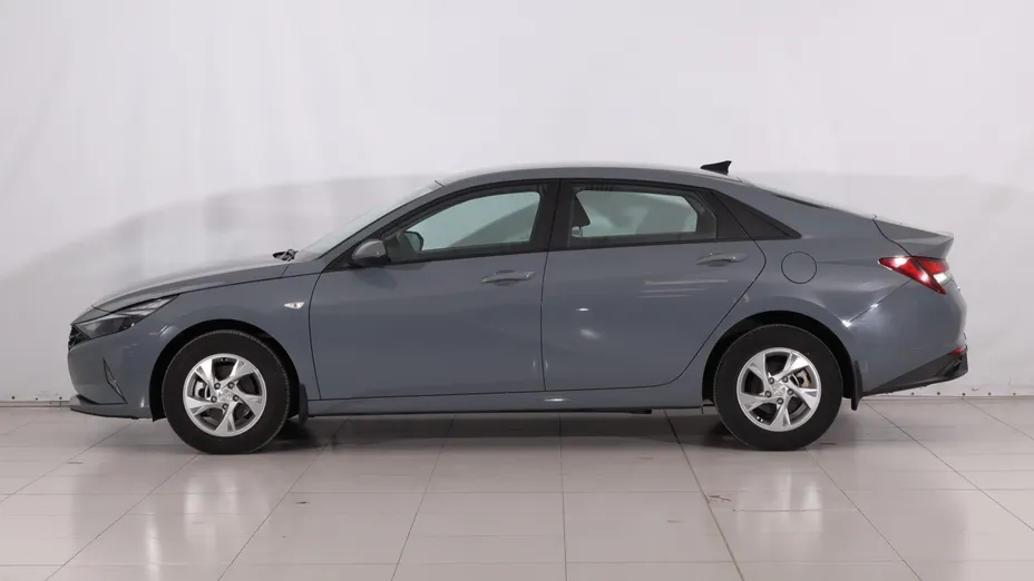 Hyundai Elantra -