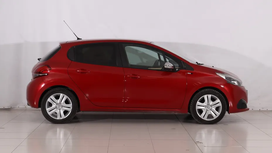 Peugeot 208 -