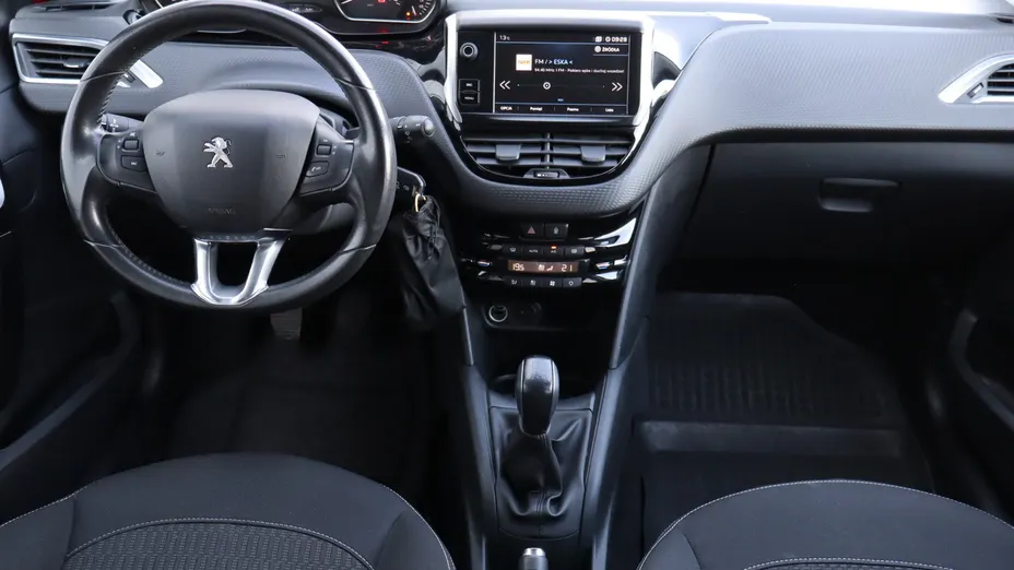 Peugeot 208 -