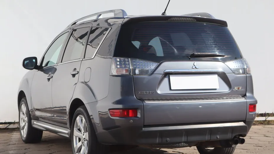Mitsubishi Outlander -