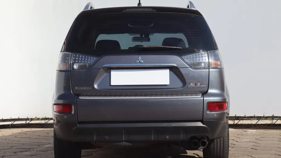 Mitsubishi Outlander -