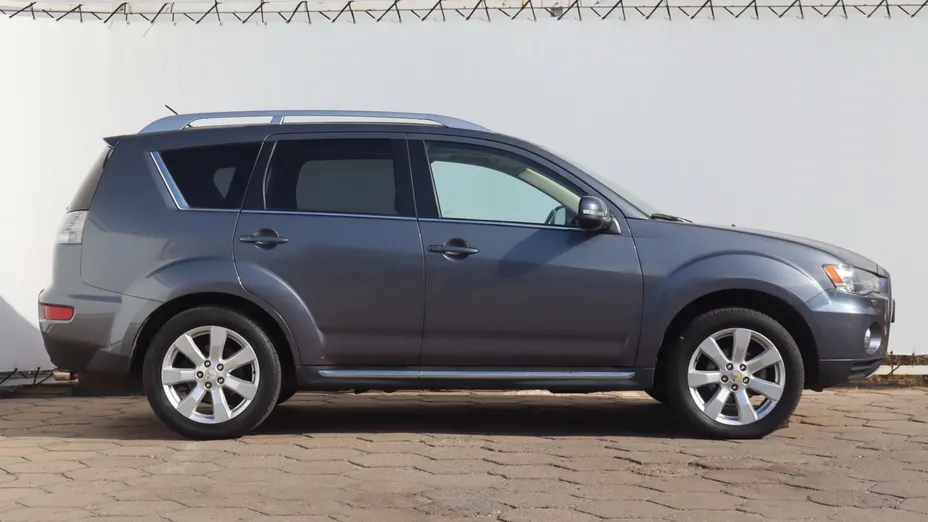 Mitsubishi Outlander -