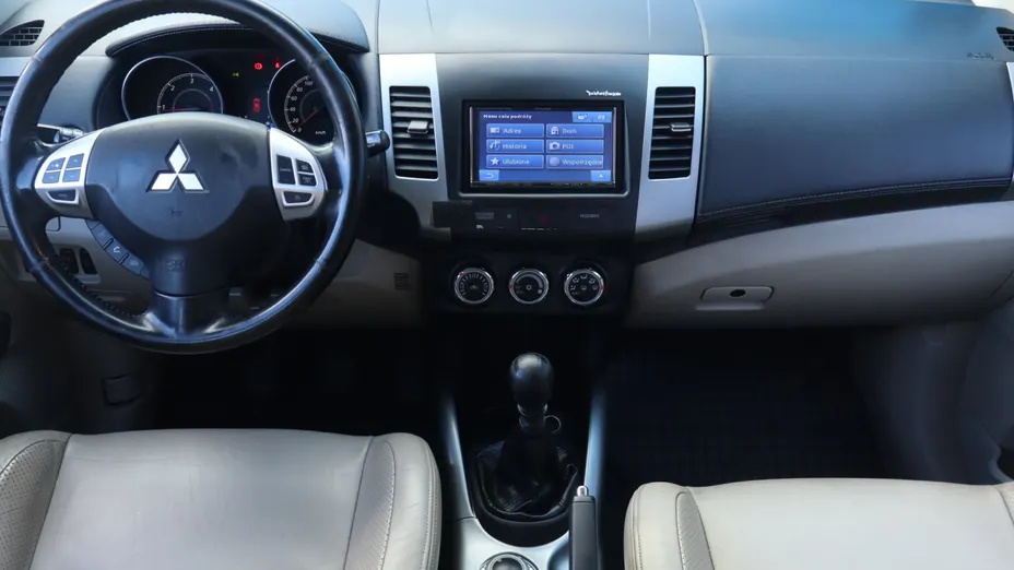 Mitsubishi Outlander -