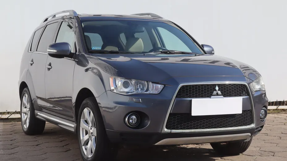 Mitsubishi Outlander -