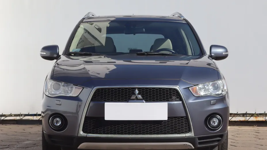 Mitsubishi Outlander -