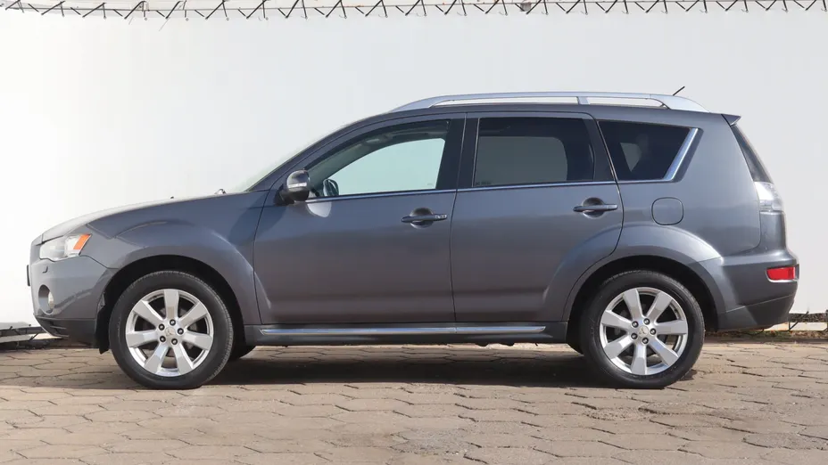 Mitsubishi Outlander -