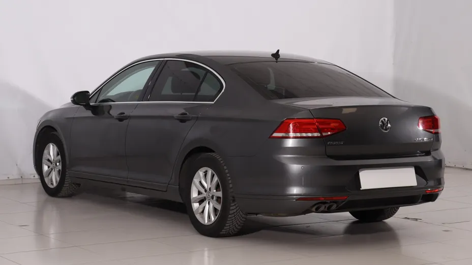 VW Passat -