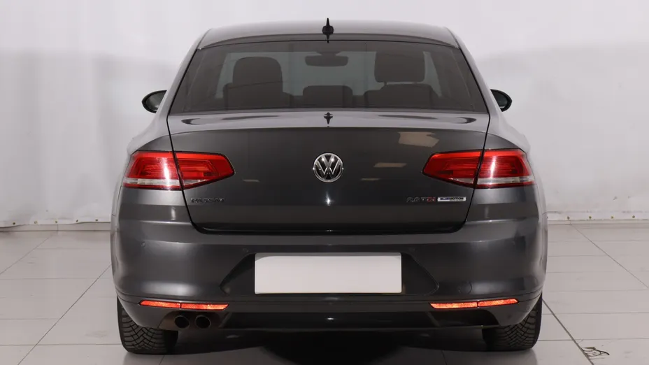 VW Passat -