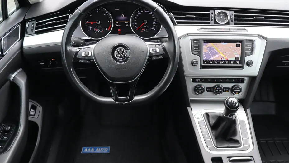 VW Passat -