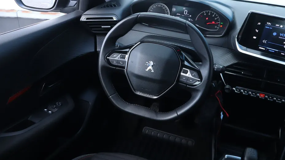 Peugeot 208 -