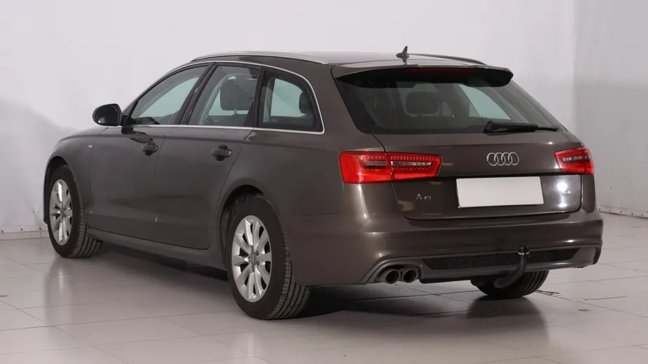 Audi A6 -
