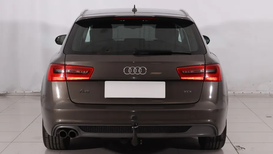 Audi A6 -