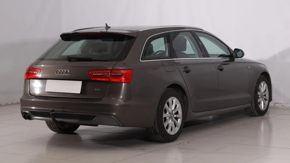 Audi A6 -