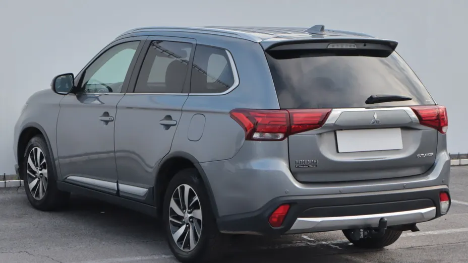 Mitsubishi Outlander -