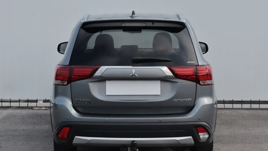 Mitsubishi Outlander -