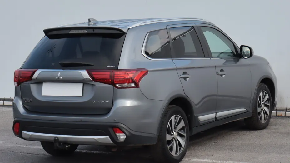 Mitsubishi Outlander -