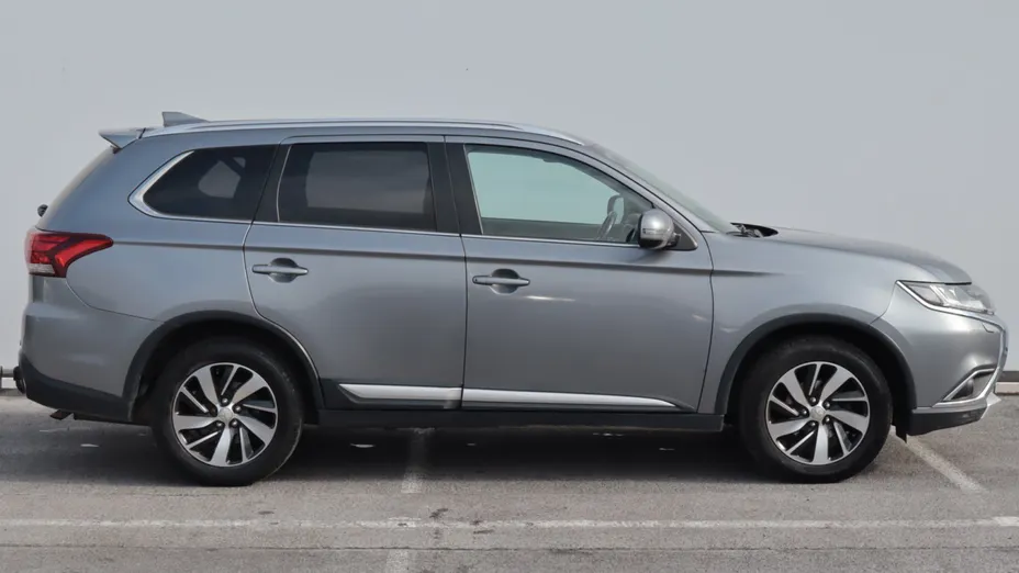 Mitsubishi Outlander -