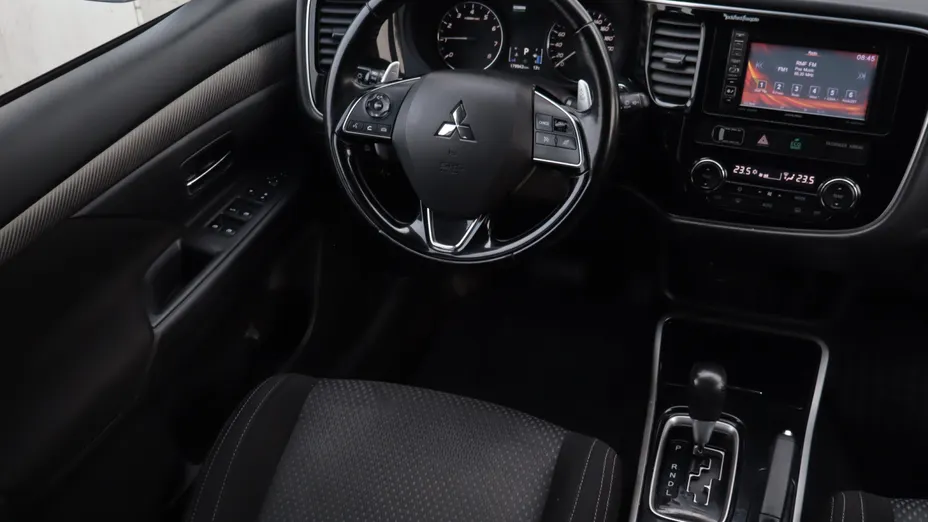 Mitsubishi Outlander -