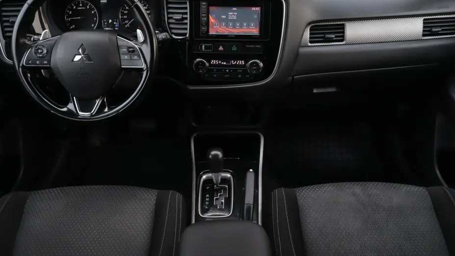 Mitsubishi Outlander -