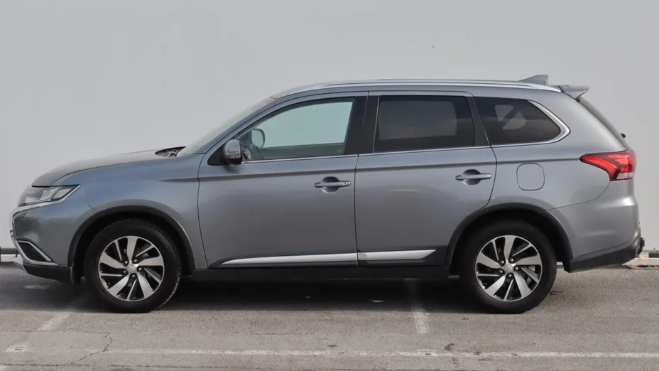 Mitsubishi Outlander -