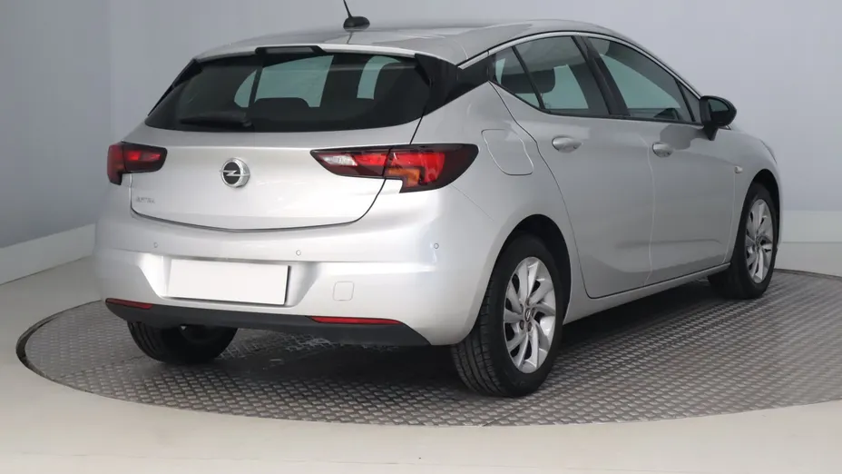 Opel Astra -