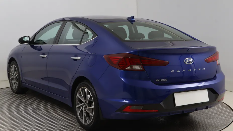 Hyundai Elantra -