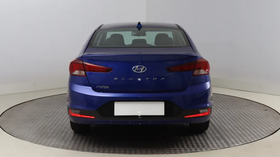 Hyundai Elantra -