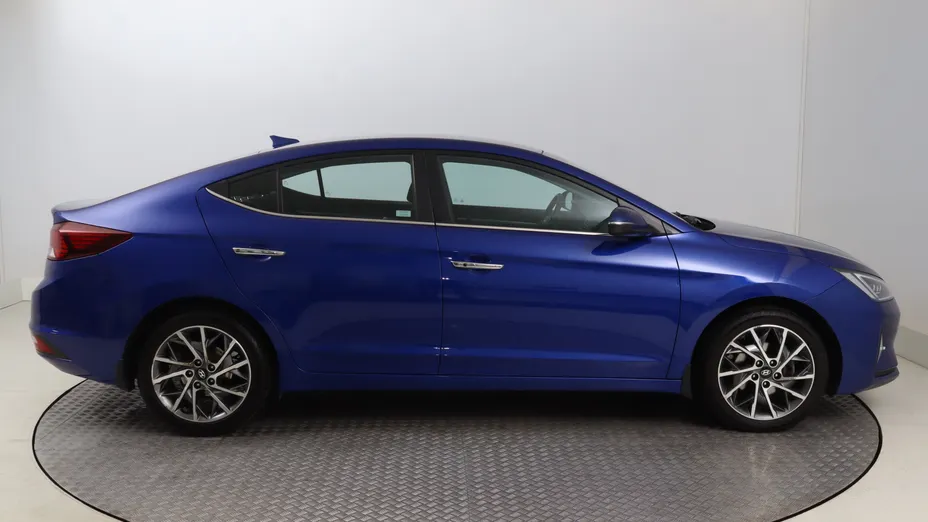 Hyundai Elantra -