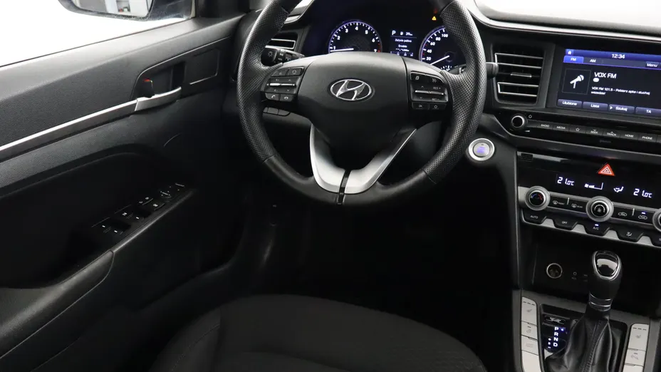 Hyundai Elantra -