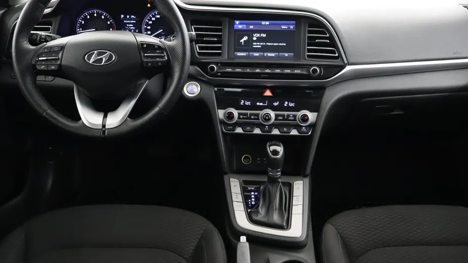 Hyundai Elantra -